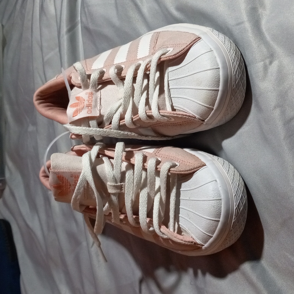 Womens Adidas shoes - Picture 2 of 6